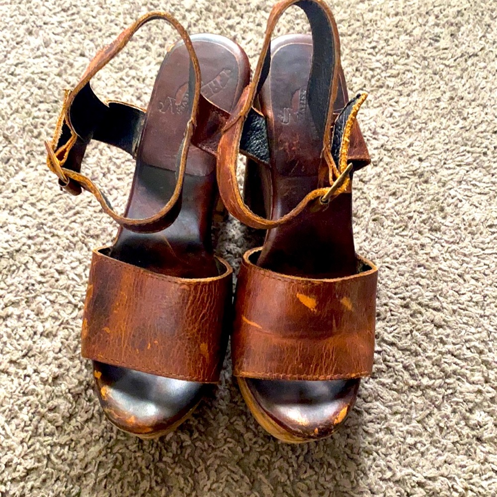 COPY - FREE BIRD CAYE size 7 wooden clogs